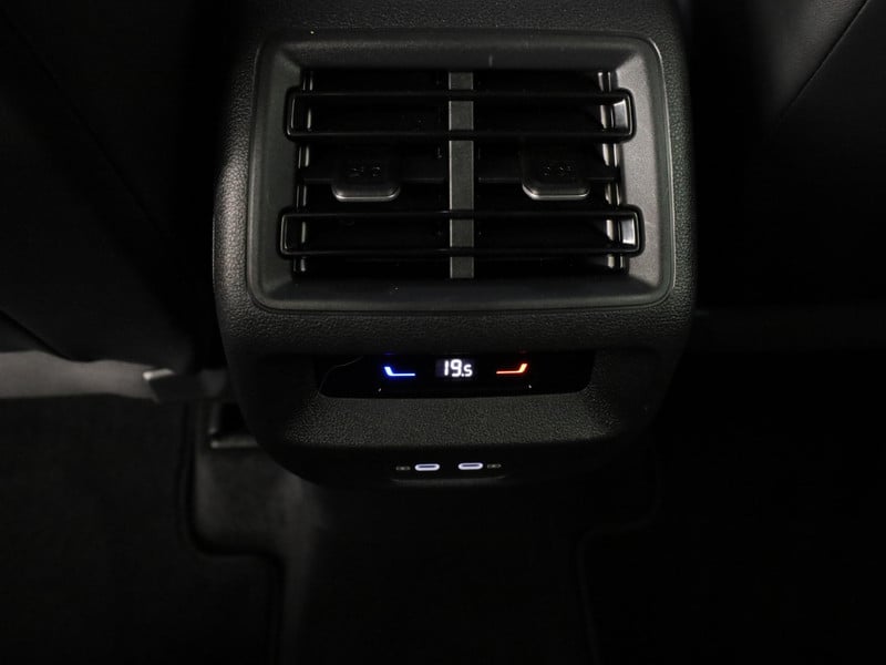 53036939-18.jpg