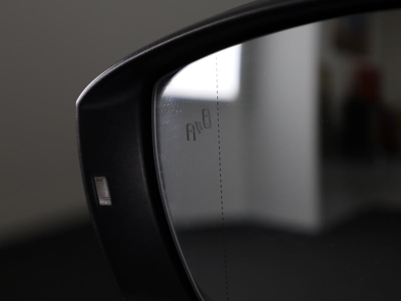 53043978-11.jpg