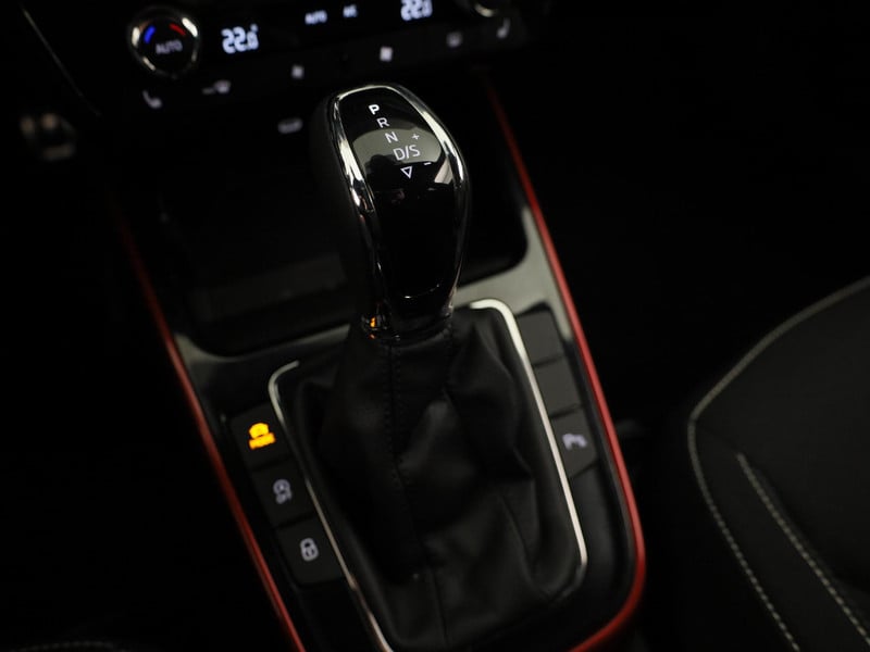 53115651-26.jpg