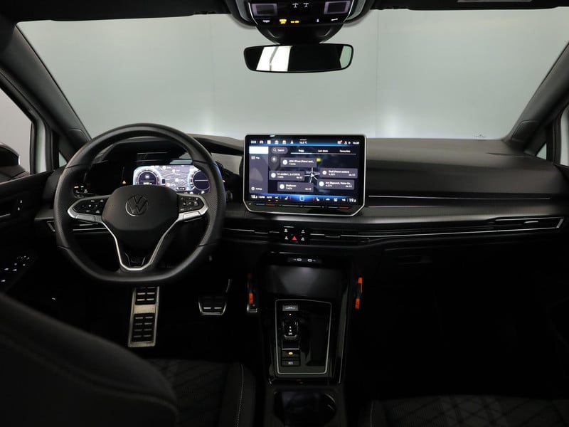 53141377-6.jpg