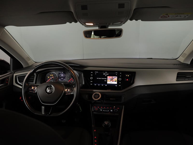 53163956-6.jpg
