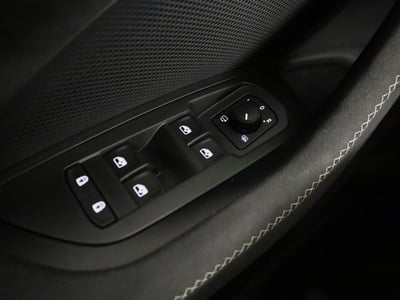 53233382-34.jpg