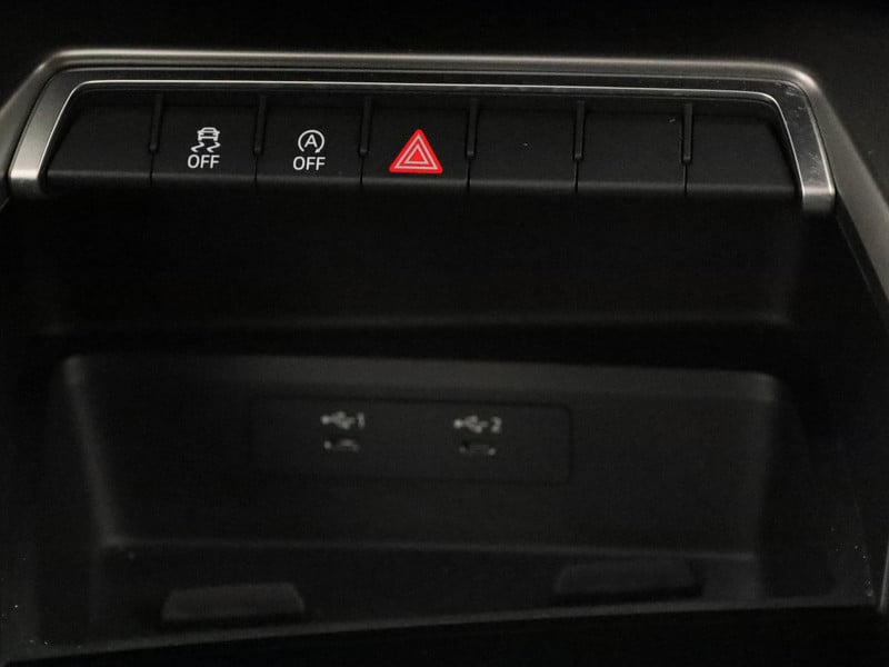 53304920-14.jpg