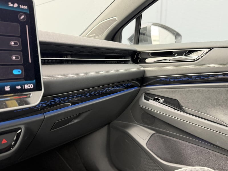 53401871-32.jpg