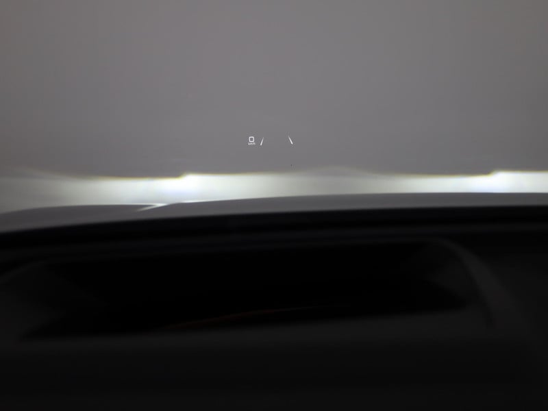 53413861-11.jpg