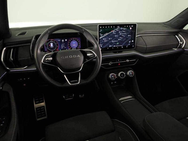 53414582-5.jpg