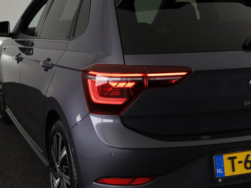 53428715-19.jpg