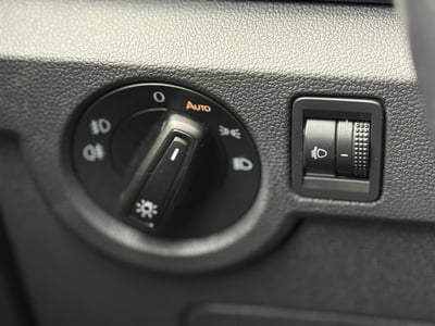 53537269-14.jpg
