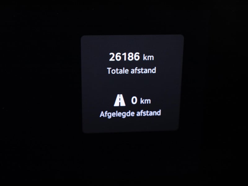 53591476-10.jpg