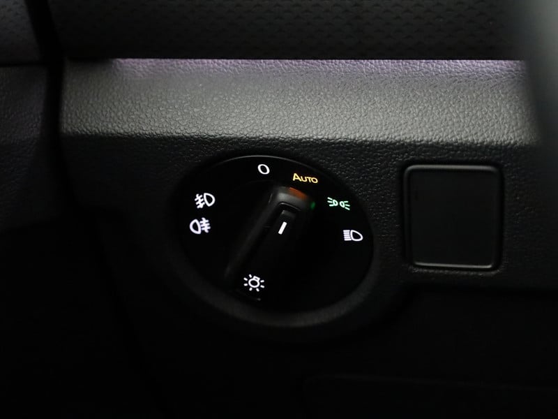 53600996-30.jpg