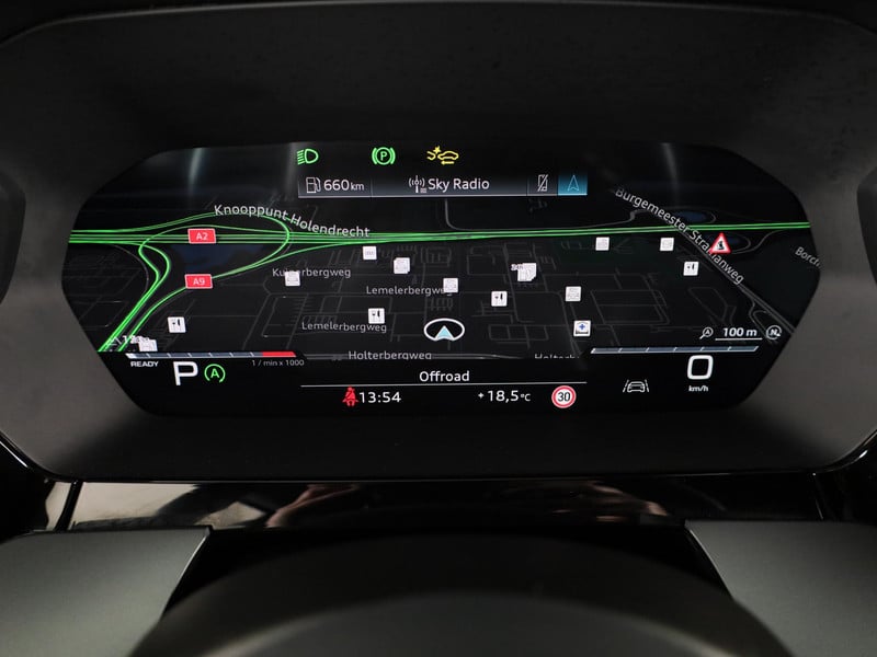 53604382-9.jpg
