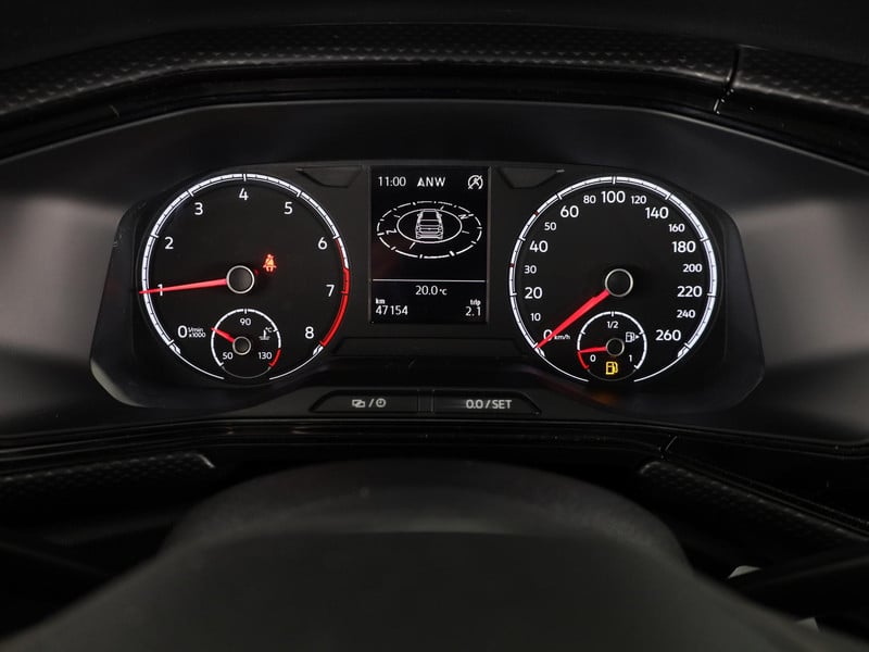 53627970-8.jpg