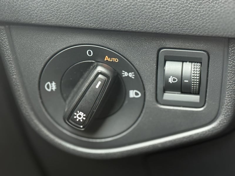 53640957-16.jpg
