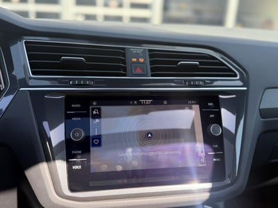 53642544-17.jpg