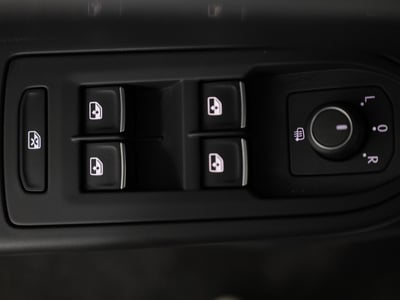 53899532-23.jpg
