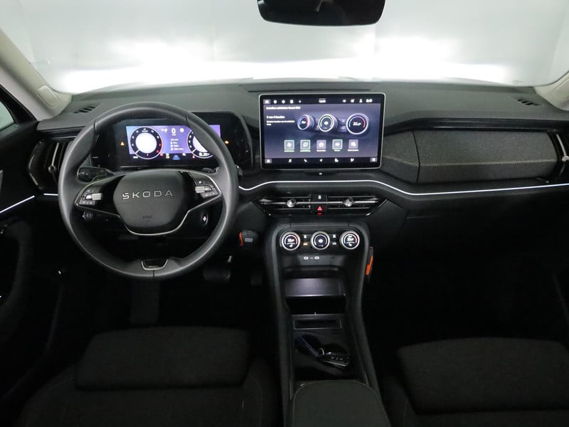 53908660-6.jpg