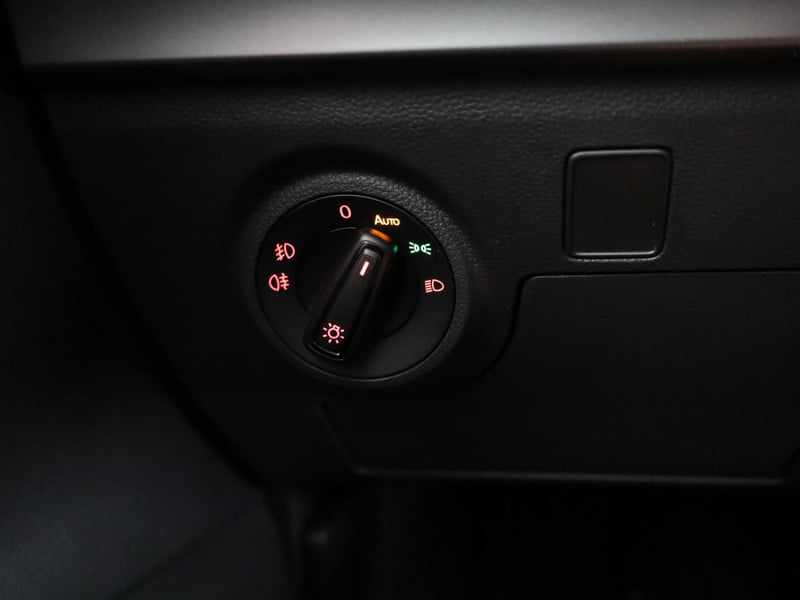 53910475-12.jpg