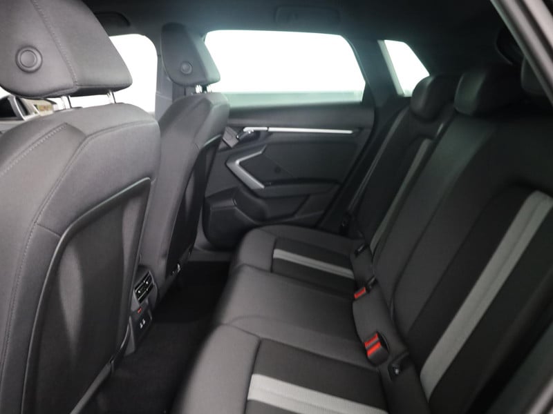 53932162-15.jpg
