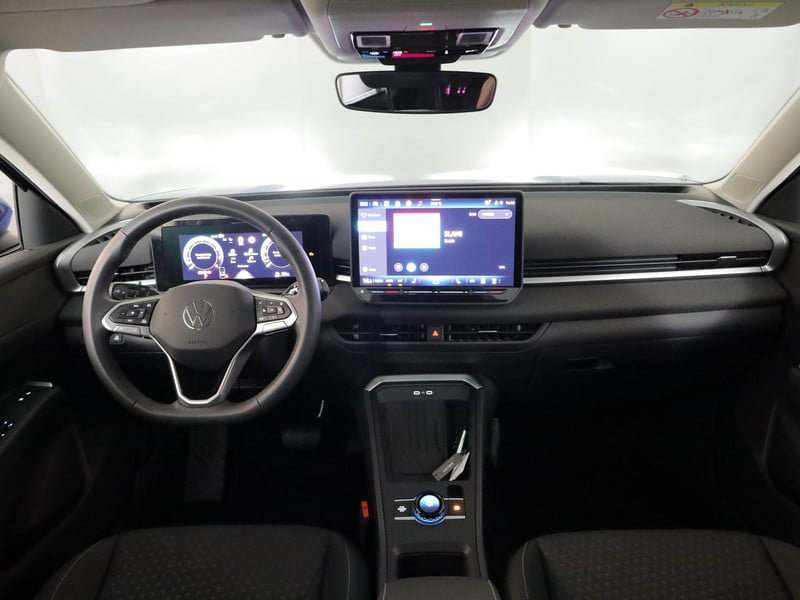 53977253-6.jpg