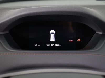 53987671-6.jpg