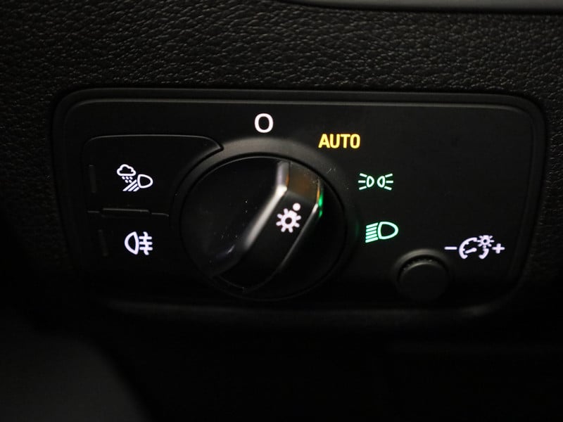 54103267-29.jpg