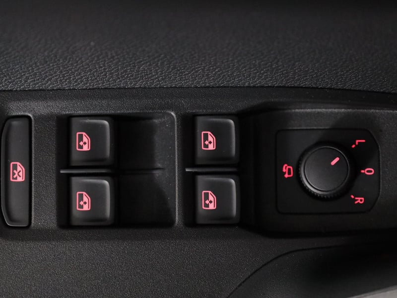 54284014-23.jpg