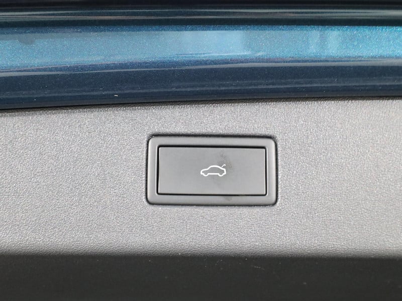 54378808-23.jpg