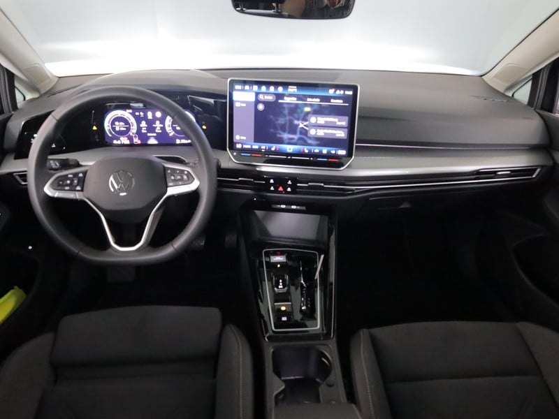 54448795-6.jpg
