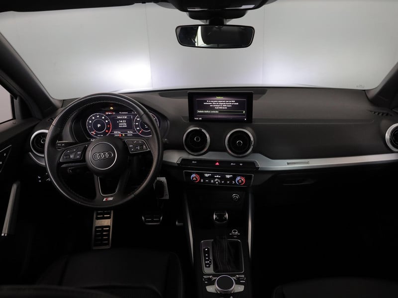 54563102-6.jpg