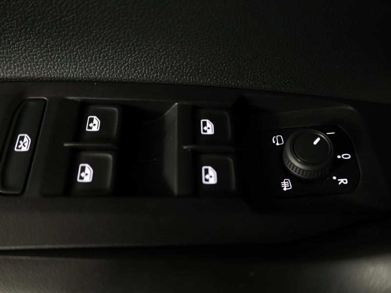 54566498-22.jpg