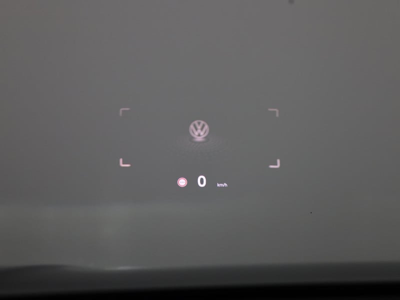 54566782-11.jpg