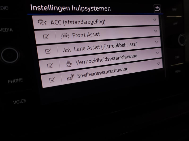 54693429-11.jpg