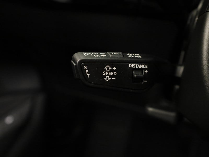 54711082-30.jpg