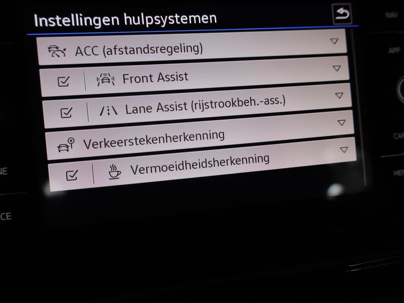 54714812-12.jpg