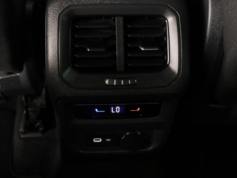54717843-16.jpg