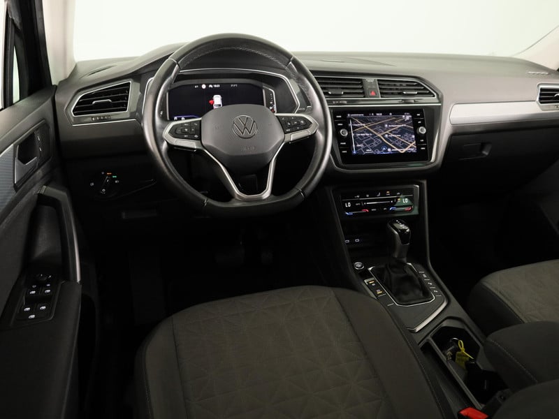 54717843-18.jpg