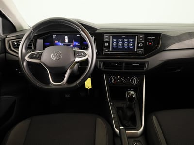 54717862-6.jpg