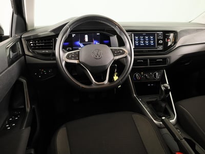54717862-15.jpg