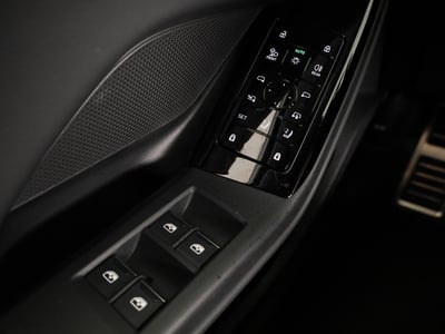 54738603-31.jpg