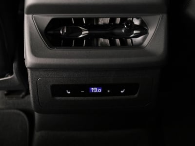 54750958-18.jpg