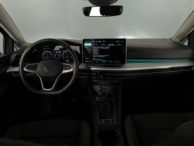 54803308-6.jpg