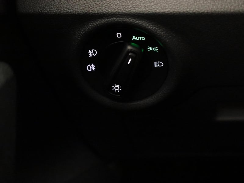 54827820-32.jpg