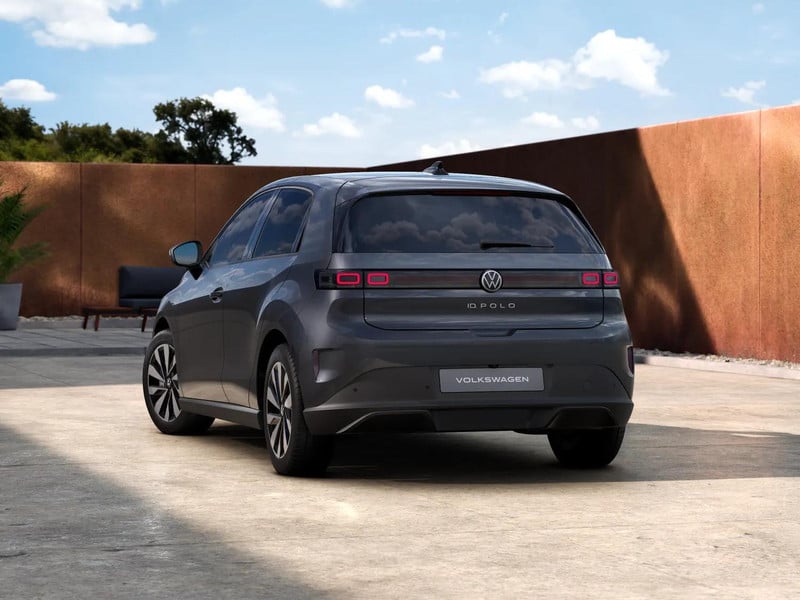 54834039-2.jpg