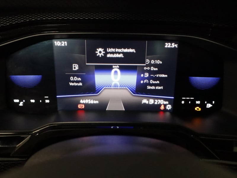 54905920-10.jpg