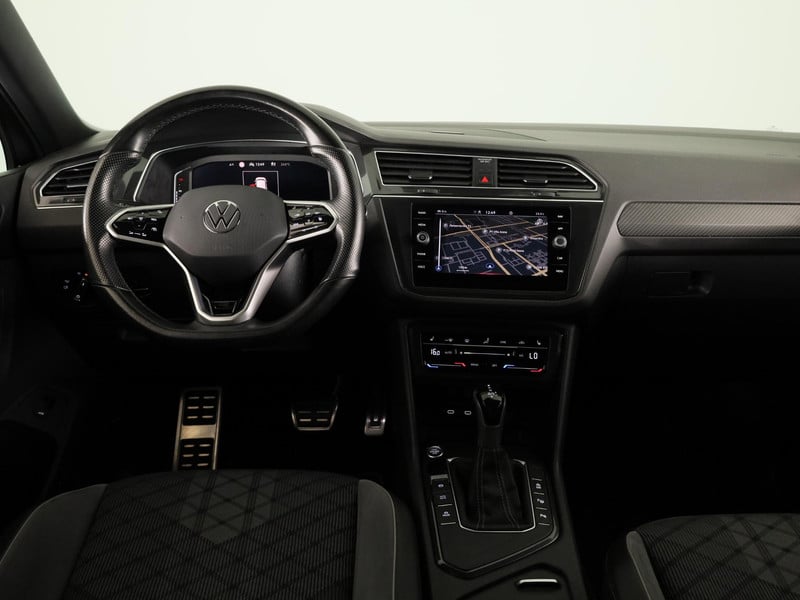 54927980-6.jpg