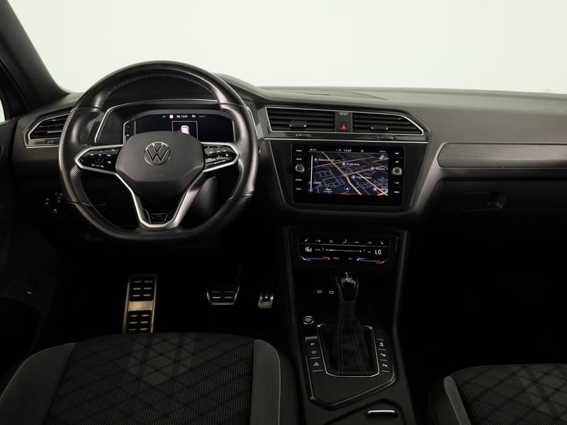 54927980-5.jpg