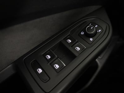54956105-32.jpg