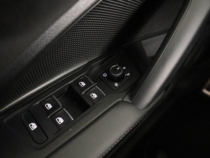 54966869-37.jpg