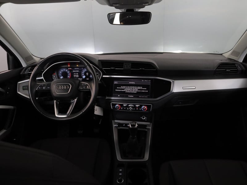 54973050-6.jpg