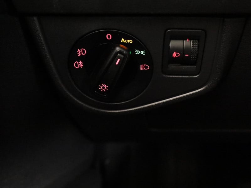 55007936-28.jpg